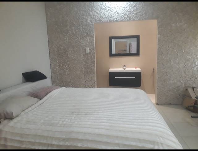 4 BEDROOM HOUSE FOR SALE IN ZINNIAVILLE
